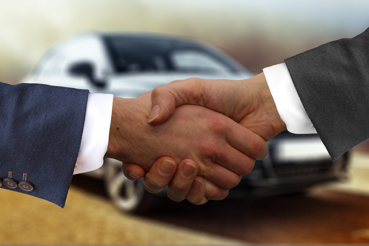 handshake, autokaufmann, automobile, to buy, contract, buyer, dealer, car dealer, shaking hands, company, financial world, finance, federation, alliance, teamwork, collaboration, modern, men